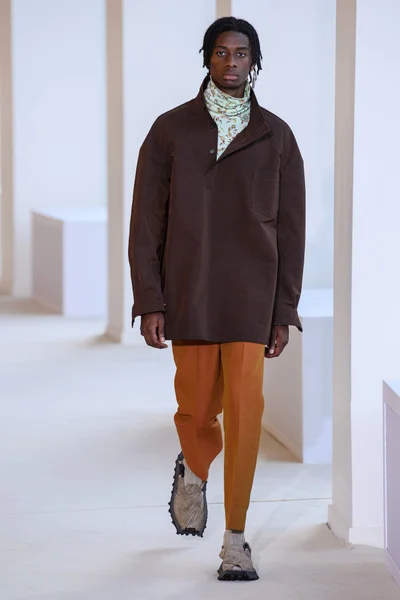Look 32
